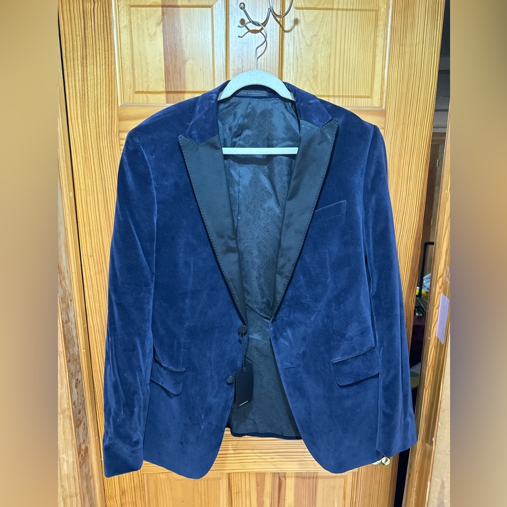 Hugo boss size 44R with tag